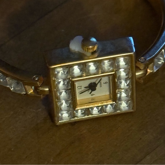 Vintage Yves Rocher gold tone crystal watch - Picture 11 of 11